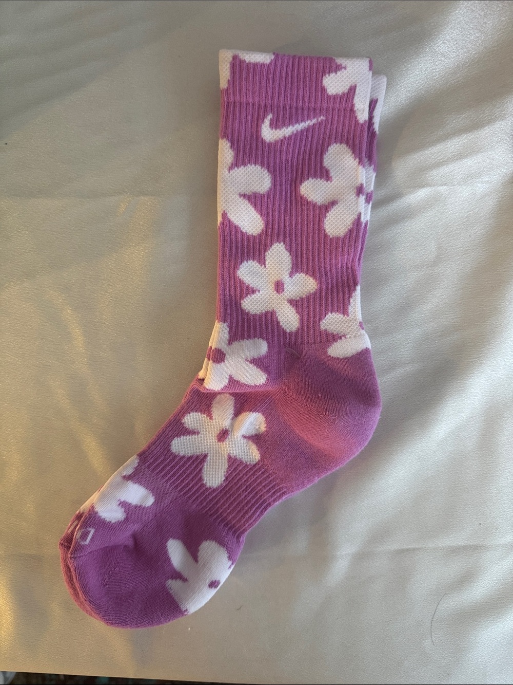 New! Nike Women’s Pink Floral Crew Socks with White Flower Accents